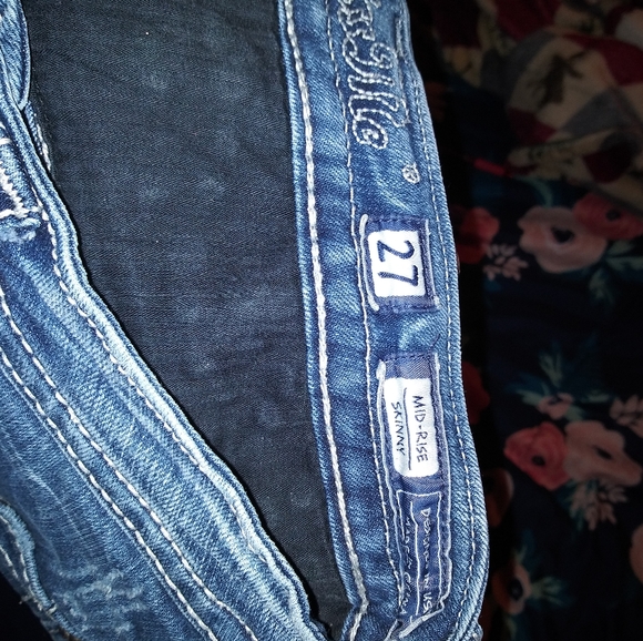 Miss Me Mid-Rise Skinny Jeans - Picture 2 of 3